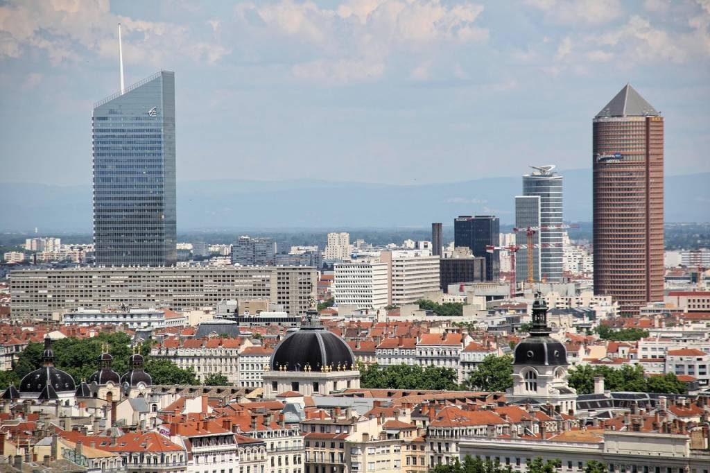 Les avantages de travailler avec une agence IA à Lyon